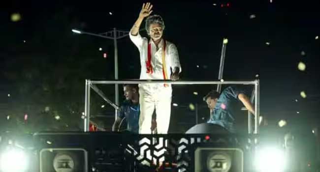 വിജയ് നേരിട്ടുവരാതെ ആ തുക കൈകൊണ്ട് വാങ്ങില്ല, 20 ലക്ഷം തിരികെ നൽകി കരൂർ ദുരന്തത്തിൽ മരിച്ചയാളുടെ ഭാര്യ!! വിജയ് കരഞ്ഞു കാണിച്ചതോടെ മനസലിഞ്ഞ് 2 കൊച്ചുമക്കളെയും മരുമകളെയും നഷ്ടപ്പെട്ട തന്തോണിമല സ്വദേശിനി, തന്നോടു ക്ഷമ ചോദിച്ചു, സഹായം വാഗ്ദാനം ചെയ്തു, വിജയ് ഷീണിതമാണ്, മെലിഞ്ഞുപോയി- വേണി