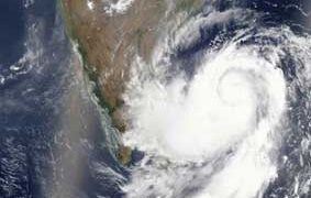 ദ്വിത ചുഴലിക്കാറ്റ് എത്തുന്നു; ശക്തമായ മഴയ്കക്ക് സാധ്യത; പാമ്പൻ പാലം വഴിയുള്ള ട്രയിൻ ഗതാഗതത്തിന് നിരോധനം