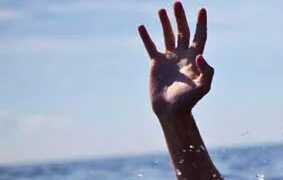 കണ്ണൂരിൽ ഡോക്ടർമാരുടെ സംഘം തിരയിൽപ്പെട്ടു; രണ്ട് പേർക്ക് ദാരുണാന്ത്യം,ഒരാൾക്കായി തിരച്ചിൽ തുടരുന്നു