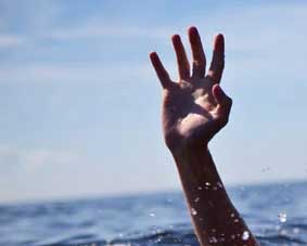 കണ്ണൂരിൽ ഡോക്ടർമാരുടെ സംഘം തിരയിൽപ്പെട്ടു; രണ്ട് പേർക്ക് ദാരുണാന്ത്യം,ഒരാൾക്കായി തിരച്ചിൽ തുടരുന്നു