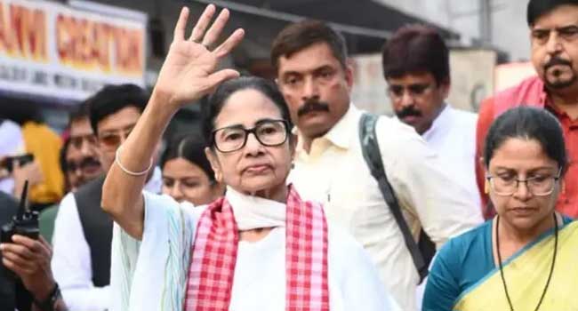 അയൽ സംസ്ഥാനത്ത് ബിജെപിയുടെ ‘കളി’ ആർക്കും കാണാൻ കഴിയില്ല, പക്ഷെ ആ പരിപ്പ് ബംഗാളിൽ വേവില്ല!! ബംഗാളിൽ നിങ്ങൾ എന്നെ ലക്ഷ്യം വച്ചാൽ തെരുവിലിറങ്ങി രാജ്യത്തെ പിടിച്ചുകുലുക്കും, ബിജെപിക്ക് എന്റെ കളിയിൽ തോൽപ്പിക്കാൻ കഴിയില്ല- എസ്ഐആറിനെതിരെ ആഞ്ഞടിച്ച് മമത ബാനർജി.