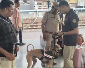 ഇനി മദ്യപിച്ച് ട്രെയിനിൽ കയറിയാൽ പിടിവീഴും; ‘ഓപ്പറേഷൻ രക്ഷിത’യുമായി കേരള പൊലീസ്, സുരക്ഷയ്ക്കായി കർശന നടപടികൾ