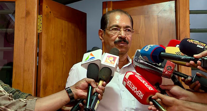 ഞാൻ അന്വേഷണ ഏജൻസിയല്ല; രാഹുൽ ഒളിവിൽ കഴിയുന്നതിനെ പറ്റി എനിക്ക് അറിയില്ല, ആരോപണം ഉയർന്നപ്പോൾ തന്നെ രാഹുലിനെ പാർട്ടിയിൽനിന്നു പുറത്താക്കിയതാണെന്നും സണ്ണി ജോസഫ്