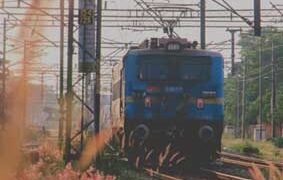 ത്രിപുരയിൽ പിക്കപ്പ് വാൻ ട്രയിനിലിടിച്ച് അപകടം; 3 പേർക്ക് ദാരുണാന്ത്യം