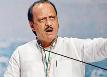 എന്‍സിപി സ്ഥാനാര്‍ത്ഥികളെ വിജയിപ്പിച്ചാല്‍ നിങ്ങള്‍ക്ക് വേണ്ടതെല്ലാം തരുാം, വോട്ട് നിങ്ങളുടെ കൈയിലും, ഫണ്ട് എന്റെ കൈയിലുമാണ്, നിങ്ങൾ ഞങ്ങളെ കൈവിട്ടാൽ, ഞാനും നിങ്ങളെ കൈവിടും, വിവാദ പ്രസംഗവുമായി അജിത് പവാര്‍, ഫണ്ട് നല്‍കുന്നത് നികുതി അജിത് പവാറിന്റെ വീട്ടിൽ നിന്നല്ലെന്ന് അംബാദാസ് ദൻവെ