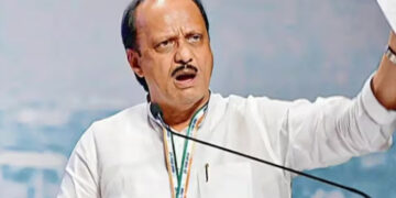 എന്‍സിപി സ്ഥാനാര്‍ത്ഥികളെ വിജയിപ്പിച്ചാല്‍ നിങ്ങള്‍ക്ക് വേണ്ടതെല്ലാം തരുാം, വോട്ട് നിങ്ങളുടെ കൈയിലും, ഫണ്ട് എന്റെ കൈയിലുമാണ്, നിങ്ങൾ ഞങ്ങളെ കൈവിട്ടാൽ, ഞാനും നിങ്ങളെ കൈവിടും, വിവാദ പ്രസംഗവുമായി അജിത് പവാര്‍, ഫണ്ട് നല്‍കുന്നത് നികുതി അജിത് പവാറിന്റെ വീട്ടിൽ നിന്നല്ലെന്ന് അംബാദാസ് ദൻവെ