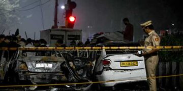 ന്യൂഡൽഹിയിലെ ഭീകരമായ സ്ഫോടനത്തിൽ മരിച്ചവരോടൊപ്പമാണ് ഞങ്ങളുടെ ഹൃദയം- യുഎസ് എംബസി, നിങ്ങൾ സമീപ പ്രദേശത്താണെങ്കിൽ, ദയവായി പ്രാദേശിക അധികാരികളുടെ ഉപദേശം പിന്തുടരുക!! ഇന്ത്യയിൽ താമസിക്കുന്ന സ്വന്തം രാജ്യത്തെ പൗരന്മാർക്ക് മുന്നറിയിപ്പ് നൽകി ലോക രാജ്യങ്ങൾ