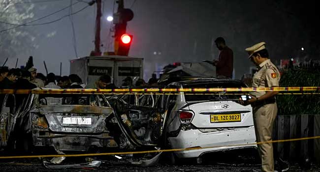 ന്യൂഡൽഹിയിലെ ഭീകരമായ സ്ഫോടനത്തിൽ മരിച്ചവരോടൊപ്പമാണ് ഞങ്ങളുടെ ഹൃദയം- യുഎസ് എംബസി, നിങ്ങൾ സമീപ പ്രദേശത്താണെങ്കിൽ, ദയവായി പ്രാദേശിക അധികാരികളുടെ ഉപദേശം പിന്തുടരുക!! ഇന്ത്യയിൽ താമസിക്കുന്ന സ്വന്തം രാജ്യത്തെ പൗരന്മാർക്ക് മുന്നറിയിപ്പ് നൽകി ലോക രാജ്യങ്ങൾ