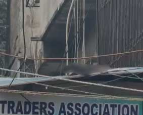 ഡൽഹി സ്ഫോടനം നടന്ന 1000 അടി അകലെ അറ്റുപോയ കൈയ്യുടെ അവശിഷ്ടം; കണ്ടെത്തിയത് കടയുടെ മേൽക്കൂരയിൽ നിന്ന്