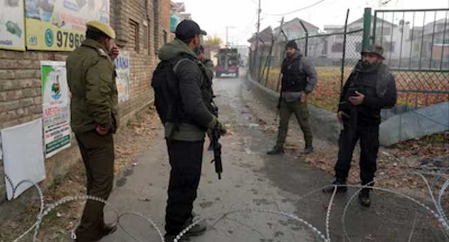 നൗഗാം പോലീസ് സ്റ്റേഷൻ സ്ഫോടനം അട്ടിമറി? സ്ഫോടനം നടത്തിയത് തങ്ങളെന്ന അവകാശവാദവുമായി ജയ്ഷെ മുഹമ്മദിന്റെ നിഴൽ സംഘടന രംഗത്ത്!! മരണം 9 ആയി, സ്ഫോടനത്തിൽ പോലീസ് സ്റ്റേഷന് സമീപത്തുള്ള വീടുകളും തകർന്നു