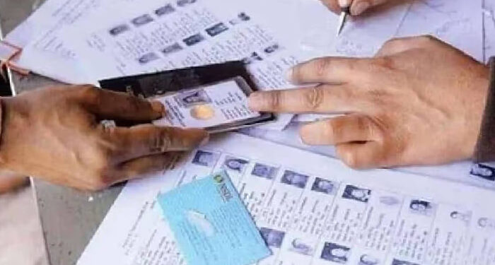 രാവും പകലും ജോലി, കടുത്ത മാനസിക സമ്മര്‍ദം, പക്ഷാഘാതം ബാധിച്ച് ബിഎല്‍ഒ കുഴഞ്ഞുവീണു, അബോധാവസ്ഥയിലും ഡ്യൂട്ടിയെക്കുറിച്ച് സംസാരം, പരാതിയുമായി ബന്ധുക്കള്‍