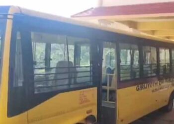 സ്കൂൾ ബസിൽ നിന്നിറങ്ങി ക്ലാസിലേക്കു നടക്കുന്നതിനിടെ മറ്റൊരു സ്കൂൾ ബസിടിച്ച് നാലുവയസുകാരിക്ക് ദാരുണാന്ത്യം, ബസ് കുഞ്ഞിന്റെ ശരീരത്തിൽകൂടി കയറിയിറങ്ങി, കൂടെയുണ്ടായിരുന്ന കുട്ടിക്ക് ​ഗുരുതര പരുക്ക്, അപകടം സ്കൂൾ മുറ്റത്ത്