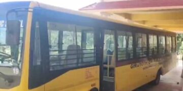 സ്കൂൾ ബസിൽ നിന്നിറങ്ങി ക്ലാസിലേക്കു നടക്കുന്നതിനിടെ മറ്റൊരു സ്കൂൾ ബസിടിച്ച് നാലുവയസുകാരന് ദാരുണാന്ത്യം, ബസ് കുഞ്ഞിന്റെ ശരീരത്തിൽകൂടി കയറിയിറങ്ങി, കൂടെയുണ്ടായിരുന്ന കുട്ടിക്ക് ഗുരുതര പരുക്ക്, അപകടം സ്കൂൾ മുറ്റത്ത്