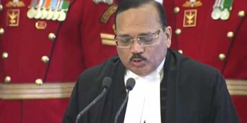 38-ാം വയസിൽ അഡ്വക്കറ്റ് ജനറൽ, 42–ാം വയസിൽ ഹൈക്കോടതി ജഡ്ജി… ഹരിയാനയിൽനിന്നുള്ള ആദ്യ സുപ്രീം കോടതി ചീഫ് ജസ്റ്റിസായി സൂര്യകാന്ത് ചുമതലയേറ്റു, ഇന്ത്യയുടെ 53-ാം ചീഫ് ജസ്റ്റിസിന് രാഷ്ട്രപതി സത്യവാചകം ചൊല്ലി കൊടുത്തു