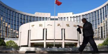 വർഷങ്ങളായി ചൈനീസ് വായ്പകളുടെ അപകടങ്ങളെ കുറിച്ച് ലോക രാജ്യങ്ങൾക്ക് മുന്നറിയിപ്പ് ക്ലാസുകൾ… പക്ഷെ, ചൈനയുടെ ഏറ്റവും വലിയ കടക്കാരൻ അമേരിക്ക തന്നെ!! വായ്പയെടുത്തത് 20,000 കോടി ഡോളർ