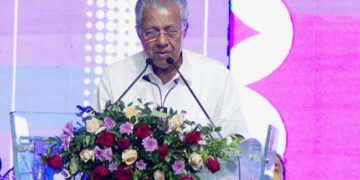 അവസാനത്തെ പ്രശ്നവും പരിഹരിച്ചു, വെബ്സൈറ്റിലെ അതിദരിദ്രർ ഒന്നിൽനിന്ന് പൂജ്യത്തിലേക്ക് ചുരുങ്ങി, ഞങ്ങളെല്ലാം കണ്ടുനിൽക്കേ 64006 കുടുംബങ്ങളും അതിദാരിദ്ര്യമുക്തമായി… ഇത് പുതിയ കേരളത്തിന്റെ ഉദയമാണ്’- മുഖ്യമന്ത്രി