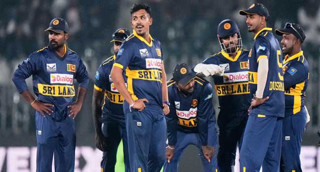 പാക്കിസ്ഥാനിൽ കളിക്കാൻ പോയതാണെങ്കിൽ കളിച്ചിട്ട് വന്നാൽമതി!! പരമ്പര കളിക്കാതെ നാട്ടിലേക്ക് മടങ്ങിയാൽ നടപടി… പാക് ബോംബ് സ്‌ഫോടനത്തിന്റെ പശ്ചാത്തലത്തിൽ പര്യടനം റദ്ദാക്കാനൊരുങ്ങുന്ന താരങ്ങൾക്കു മുന്നറിയിപ്പുമായി ലങ്കൻ ക്രിക്കറ്റ് ബോർഡ്