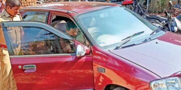 ഗ്രൗണ്ടിൽ കളിച്ചുകൊണ്ടിരുന്ന വിദ്യാർഥികൾക്കിടയിലേക്ക് കാർ ഓടിച്ചുകയറ്റി അഭ്യാസപ്രകടനം, പ്രതി പത്താം ക്ലാസ് വിദ്യാർഥി!! കുട്ടിക്ക് 25 വയസുവരെ ലൈസൻസ് നൽകിയേക്കില്ല, ആർസി ഉടമയുടെ ലൈസൻസ് ഒരു വർഷത്തേക്ക് റദ്ദാക്കും, കുട്ടിക്കെതിരെ കേസ്