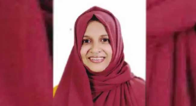 എൽഡിഎഫിൽ നിന്ന് മുസ്ലിം ലീ​ഗിലേക്ക്, പിന്നാലെ എൽഡിഎഫ് ചെരുപ്പുമാലയിട്ട് അപമാനിക്കാൻ ശ്രമം, വീടിനു നേരെയുണ്ടായ കല്ലേറിനുപിന്നിൽ സിപിഎം ആണെന്നാരോപിച്ച് പോലീസിൽ പരാതി!! ലീ​ഗ് സീറ്റ് കൊടുക്കാതെ വന്നതോടെ വിമതയായി തെരഞ്ഞെടുപ്പ് അങ്കത്തിന്… ഷനുബിയ നിയാസ് മത്സരിക്കുന്നത് വാഴപ്പൊറ്റത്തറ വാർഡിൽ