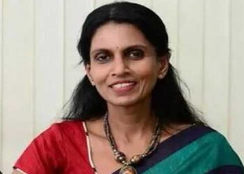 ഐപിഎസ് വേണ്ട, ‘റിട്ട. ഐപിഎസ്’ അതുമതി… മുൻ ഡിജിപി ആർ. ശ്രീലേഖയുടെ പ്രചാരണ പോസ്റ്ററുകളിൽ നിന്ന് ഐപിഎസ് എന്നെഴുതിയത് മായിച്ച് തെരഞ്ഞെടുപ്പ് കമ്മിഷൻ!! പേരിനൊപ്പം ഐപിഎസ് ഇല്ലെങ്കിലും എല്ലാവർക്കും തന്നെ അറിയാം- ശ്രീലേഖ