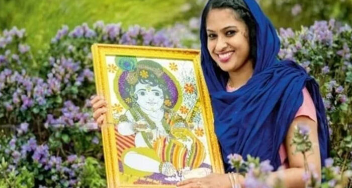 കോടതി ഉത്തരവ് ലംഘിച്ച് ഗുരുവായൂരില് റീല്സ് ചിത്രീകരണവുമായി ജസ്ന സലീം, കേസെടുത്ത് പൊലീസ്, ആർഎൽ ബ്രൈറ്റ് ഇൻ വ്ലോഗര്ക്കെതിരെയും നടപടി