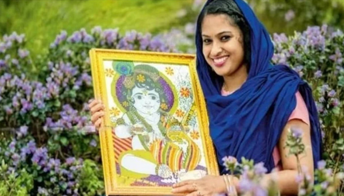 കോടതി ഉത്തരവ് ലംഘിച്ച് ഗുരുവായൂരില് റീല്സ് ചിത്രീകരണവുമായി ജസ്ന സലീം, കേസെടുത്ത് പൊലീസ്, ആർഎൽ ബ്രൈറ്റ് ഇൻ വ്ലോഗര്ക്കെതിരെയും നടപടി