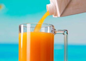 മരുന്ന് നിറച്ചുവച്ചത് ജ്യൂസ് കുപ്പിയിൽ!! പത്തും ആറും വയസുള്ള സഹോദരങ്ങൾ  ജ്യൂസെന്നു കരുതി എടുത്തുകുടിച്ചത് കന്നുകാലികളുടെ കുളമ്പ് രോഗത്തിനുള്ള മരുന്ന്, രുചിവ്യത്യാസം തോന്നി തുപ്പിക്കളഞ്ഞെങ്കിലും കുട്ടികളുടെ വായിലും തൊണ്ടയിലും പൊള്ളൽ, അപകടനില തരണംചെയ്തു