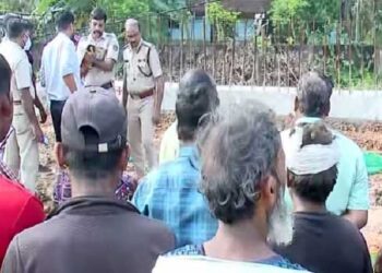 ഉടലും തലയും കൈകാലുകളും മണ്ണിനടിയിൽ പല സ്ഥലങ്ങളിൽ!! കൊല്ലത്ത് ദേശീയപാത നിർമാണത്തിനിടെ മണ്ണു മാന്തിയന്ത്രത്തിനടിയിൽപ്പെട്ട് ബിഹാർ സ്വ​ദേശിക്ക് ദാരുണാന്ത്യം