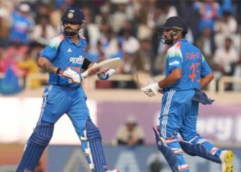 സിക്സറിൽ ചരിത്രം തിരുത്തി ‘ഹിറ്റ്മാൻ’, ലിറ്റിൽ മാസ്റ്ററിനെ മറികടന്ന് ‘കിങ് കോലി’… ടെസ്റ്റിലെ തോൽവിക്ക് ഏകദിനത്തിൽ പകരംവീട്ടി ടീം ഇന്ത്യ!! ദക്ഷിണാഫ്രിക്കയ്ക്കെതിരെ ഇന്ത്യയ്ക്ക് 17 റൺസിന്റെ ത്രസിപ്പിക്കും ജയം