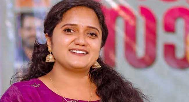 ‘ആത്മഹത്യാ പ്രേരകമായ വ്യക്തിഹത്യ വരെയുണ്ടായി’… സിപിഐ വിട്ട മുൻ ജില്ലാ പഞ്ചായത്തംഗം കോൺഗ്രസിലേക്ക്!! സിപിഐ സ്ഥാനാർഥിയായി മത്സരിച്ച പള്ളിക്കൽ ഡിവിഷനിൽ കോൺഗ്രസ് സ്ഥാനാർഥിയായി ശ്രീനാദേവി കുഞ്ഞമ്മ? പ്രതിപക്ഷ നേതാവുമായി കൂടിക്കാഴ്ച