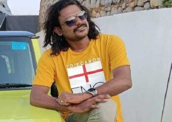 വർഷം 2006, മഞ്ഞുമ്മലിൽ നിന്ന് കൊടൈക്കനാലിലേക്ക് ടൂർ പോയ പത്തംഗ സംഘത്തിൽപ്പെട്ട ഒരാൾ ഗുണ പോയിന്റിൽ 600 അടി താഴ്ച്ചയുള്ള കൊക്കയിലേക്ക് പതിച്ചു, 87 അടി താഴ്ച്ചയിൽ തങ്ങി നിന്ന അയാളെ സുഹൃത്തുക്കൾ ജീവിതത്തിലേക്ക് കൈപിടിച്ചുകയറ്റി… ബോക്സോഫിസിൽ തകർത്തോടിയ മഞ്ഞുമൽ ബോയിസിലെ യഥാർഥ നായകൻ സുഭാഷ് ഇനി കോൺ​ഗ്രസ് സ്ഥാനാർഥി