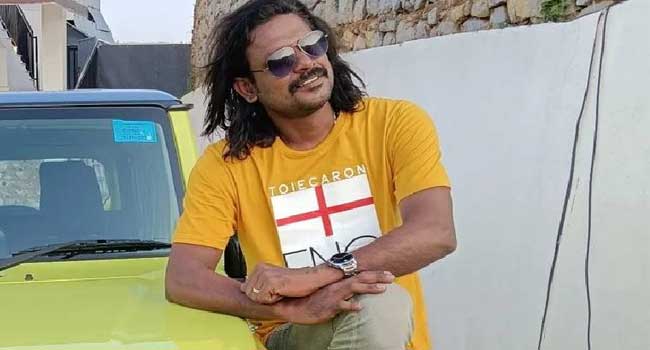 വർഷം 2006, മഞ്ഞുമ്മലിൽ നിന്ന് കൊടൈക്കനാലിലേക്ക് ടൂർ പോയ പത്തംഗ സംഘത്തിൽപ്പെട്ട ഒരാൾ ഗുണ പോയിന്റിൽ 600 അടി താഴ്ച്ചയുള്ള കൊക്കയിലേക്ക് പതിച്ചു, 87 അടി താഴ്ച്ചയിൽ തങ്ങി നിന്ന അയാളെ സുഹൃത്തുക്കൾ ജീവിതത്തിലേക്ക് കൈപിടിച്ചുകയറ്റി… ബോക്സോഫിസിൽ തകർത്തോടിയ മഞ്ഞുമൽ ബോയിസിലെ യഥാർഥ നായകൻ സുഭാഷ് ഇനി കോൺ​ഗ്രസ് സ്ഥാനാർഥി