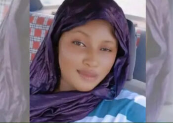 സൈന്യത്തെ പിന്തുണച്ച് വീഡിയോ പങ്കുവച്ചു, തത്സമയ സ്ട്രീമിങ് നടത്തുന്നതിനിടെ ഇന്‍ഫ്ലുവന്‍സറെ തട്ടിക്കൊണ്ടുപോയി കലാപകാരികള്‍,  സഹോദരന്റെ കണ്‍മുമ്പില്‍ വച്ച്പരസ്യമായി വെടിവച്ച് കൊന്നു