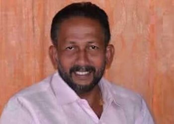 കോൺ​ഗ്രസ് സീറ്റ് നിഷേധിച്ചതോടെ എൽഡിഎഫിലേക്ക് ചേക്കേറാൻ ശ്രമം, അവിടെയും രക്ഷയില്ലാതെ വന്നപ്പോൾ കോൺ​ഗ്രസ് വിമതനായി!! നാമനിർദേശ പത്രിക പിൻവലിക്കാനുള്ള അവസാന ദിവസം മകനുമായി ചേർന്ന് യുവാവിനെ കുത്തിക്കൊന്ന കേസിൽ കസ്റ്റഡിയിൽ, മുൻ കൗൺസിലറായ അപ്പനേയും മകനേയും പോലീസ് പൊക്കിയത് കൊലയ്ക്ക് ശേഷം കടന്നുകളയാൻ ശ്രമിക്കുന്നതിനിടെ …