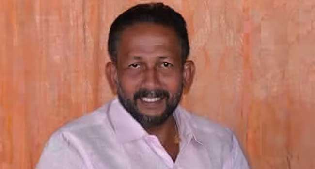 കോൺ​ഗ്രസ് സീറ്റ് നിഷേധിച്ചതോടെ എൽഡിഎഫിലേക്ക് ചേക്കേറാൻ ശ്രമം, അവിടെയും രക്ഷയില്ലാതെ വന്നപ്പോൾ കോൺ​ഗ്രസ് വിമതനായി!! നാമനിർദേശ പത്രിക പിൻവലിക്കാനുള്ള അവസാന ദിവസം മകനുമായി ചേർന്ന് യുവാവിനെ കുത്തിക്കൊന്ന കേസിൽ കസ്റ്റഡിയിൽ, മുൻ കൗൺസിലറായ അപ്പനേയും മകനേയും പോലീസ് പൊക്കിയത് കൊലയ്ക്ക് ശേഷം കടന്നുകളയാൻ ശ്രമിക്കുന്നതിനിടെ …