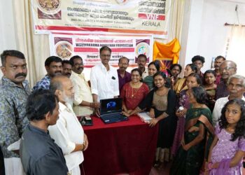 വിശ്വകർമ്മ നവോധ്വാൻ ഫൗണ്ടേഷൻ ലാപ് ടോപ്പ് വിതരണം