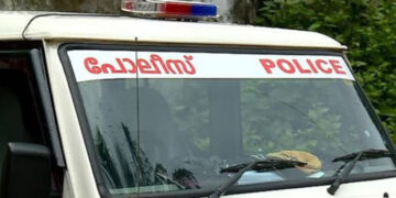 നമ്പർ പ്ലേറ്റില്ലാത്ത ബൈക്ക് തടയാന് ശ്രമിച്ച പൊലീസുകാരനെ വലിച്ചിഴച്ച് യുവാവ്, മോഷ്ടിച്ച ബൈക്കെന്ന് സംശയം, പ്രതിക്കായി തിരച്ചില് ശക്തമാക്കി