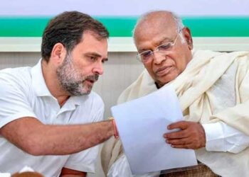 ആശ്വാസം ആർജെഡിയുടെ വോട്ട് വിഹിതം മാത്രം…ബിഹാറിൽ തെരഞ്ഞെടുപ്പ് കമ്മീഷനും ബിജെപിയും ചേർന്ന് കൂട്ടുകച്ചവടം, ന്യൂനപക്ഷ വോട്ടുകൾ പിളർത്താൻ ഉവൈസിയുമായി ചേർന്ന് ബിജെപി ധാരണയുണ്ടാക്കി, നടന്നത് വൻ അട്ടിമറി… തോൽവി വിലയിരുത്താൻ ഹൈക്കമാൻഡ് യോഗം മല്ലികാർജുൻ ഖർഗെയുടെ വസതിയിൽ