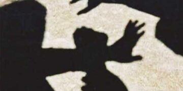 14 കാരൻ വയലിൽ പുല്ലരിയുകയായിരുന്ന 40യെ വലിച്ചിഴച്ച് കൊണ്ടുപോയി ക്രൂരമായി പീഡിപ്പിച്ചു, എതിർക്കാൻ ശ്രമിച്ച യുവതിയെ മർദിച്ച് കൊലപ്പെടുത്തി- ഒമ്പതാംക്ലാസ് വിദ്യാർഥി അറസ്റ്റിൽ, പ്രതിക്ക് കടുത്ത ശിക്ഷ നൽകണമെന്ന് ആവശ്യപ്പെട്ട് റോഡ് ഉപരോധിച്ചു, പ്രതിഷേധക്കാർ പിൻവാങ്ങിയത് മുഖ്യമന്ത്രിയുടെ ഉറപ്പിൽ