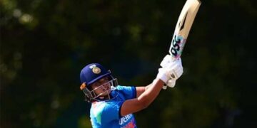 മുത്തേ നീ കളത്തിലിറങ്ങിയില്ലായിരുന്നെങ്കിൽ…. വൈൽഡ് കാർഡ് എൻട്രിയിൽ കളത്തിലിറങ്ങി 7 ഫോറടക്കം 87 റൺസിന്റെ വെടിക്കെട്ട് ബാറ്റിങ്, ഒപ്പം പൊന്നിന്റെ വിലയുള്ള രണ്ട് വിക്കറ്റും സ്വന്തമാക്കി ഷഫാലി വര്മ