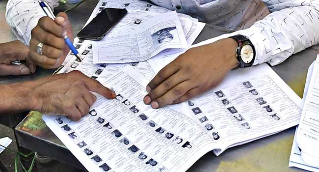 ബിഎൽഒമാരുടെ ആരോപണത്തിൽ കാര്യമുണ്ട്!! വിതരണം ചെയ്ത എന്യൂമറേഷൻ ഫോമുകൾ കുറവ്, 954 വോട്ടർമാരിൽ 390 പേർക്ക് മാത്രമേ ഫോം വിതരണം ചെയ്തുള്ളു…സമയബന്ധിതമായി പൂർത്തിയാക്കേണ്ട പ്രവർത്തനം നിരുത്തരവാദത്തോടെ കൈകാര്യംചെയ്തു…നടപടി സ്വീകരിക്കാതിരിക്കാൻ കാരണം വല്ലതുമുണ്ടെങ്കിൽ ബോധിപ്പിക്കുക- സബ്കളക്ടറുടെ നോട്ടീസ്