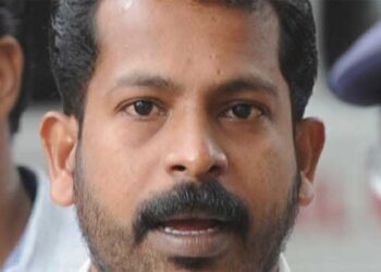 പ്രായമായി, മകനെ കാണാൻ അധികദൂരം യാത്ര ചെയ്യാനാകില്ല!! ടി.പി. വധക്കേസ് പ്രതി കൊടി സുനിയെ കണ്ണൂർ ജയിലിലേക്ക് മാറ്റണം- ആവശ്യവുമായി അമ്മ ഹൈക്കോടതിയിൽ, കോടതി സർക്കാരിൻ്റെ വിശദീകരണം തേടി