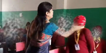 എല്ലാ ഉത്തരവാദിത്തവും എന്റേതാണോ…? വിദ്യാര്ത്ഥികളുടെ കരണത്തടിച്ച് അധ്യാപിക, പഠിക്കാത്തതിനാലാണ് അടിച്ചതെന്ന് വിശദീകരണം, അധ്യാപികയ്ക്കെതിരെ പേരതിഷേധം ശക്തം