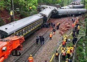 ഒരു ദശാബ്ദത്തിനിടെ ചൈനയിലുണ്ടായ ഏറ്റവും വലിയ ട്രെയിൻ അപകടം!! പരീക്ഷണ ഓട്ടത്തിനിടെ ട്രെയിൻ ഇടിച്ച് ട്രാക്കിൽ പണിയെടുത്തുകൊണ്ടിരുന്ന 11 റെയിൽവേ ജീവനക്കാർ മരിച്ചു, രണ്ടുപേർക്ക് പരുക്ക്