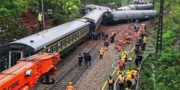 ഒരു ദശാബ്ദത്തിനിടെ ചൈനയിലുണ്ടായ ഏറ്റവും വലിയ ട്രെയിൻ അപകടം!! പരീക്ഷണ ഓട്ടത്തിനിടെ ട്രെയിൻ ഇടിച്ച് ട്രാക്കിൽ പണിയെടുത്തുകൊണ്ടിരുന്ന 11 റെയിൽവേ ജീവനക്കാർ മരിച്ചു, രണ്ടുപേർക്ക് പരുക്ക്