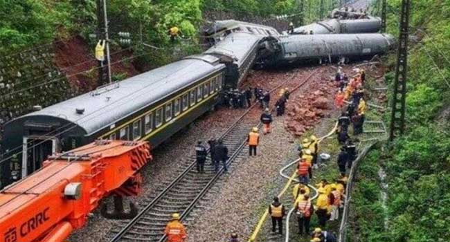ഒരു ദശാബ്ദത്തിനിടെ ചൈനയിലുണ്ടായ ഏറ്റവും വലിയ ട്രെയിൻ അപകടം!! പരീക്ഷണ ഓട്ടത്തിനിടെ ട്രെയിൻ ഇടിച്ച് ട്രാക്കിൽ പണിയെടുത്തുകൊണ്ടിരുന്ന 11 റെയിൽവേ ജീവനക്കാർ മരിച്ചു, രണ്ടുപേർക്ക് പരുക്ക്