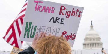 സുപ്രിം കോടതിയും ട്രംപിനൊപ്പം!! പാസ്പോർട്ടുകളിൽ ലിംഗസൂചകം പുരുഷൻ/ സ്ത്രീ എന്നു മതി, ട്രാൻസ്ജെൻഡർ വേണ്ട… അമേരിക്കയിൽ വീണ്ടും ചർച്ചയ്ക്ക് വഴിമരുന്നിട്ട് യുഎസ് സുപ്രീംകോടതി വിധി