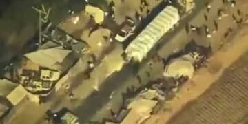 ഗാസയിലേക്ക് ഭക്ഷ്യവസ്തുക്കളുമായി പോയ ട്രക്കുകൾ ഹമാസ് കൊള്ളയടിച്ചു, ഡ്രോൺ ദൃശ്യങ്ങൾ പുറത്തുവിട്ട് യുഎസ്