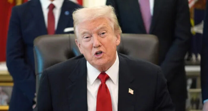 ‘താരിഫുകളെ എതിര്‍ക്കുന്നവര്‍ വിഡ്ഢികള്‍! അമേരിക്ക ലോകത്തിലെ ഏറ്റവും വലിയ സമ്പന്ന രാജ്യം, ഓരോ യുഎസ് പൗരനും 2000 ഡോളര്‍ വീതം നല്‍കുമെന്ന പ്രഖ്യാപനുമായി ട്രംപ്