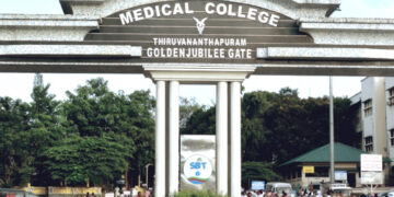 ഹൃദയാഘാതമുണ്ടായ ആള്ക്ക് കിടക്ക പോലും കിട്ടിയില്ല, നിലത്ത് തുണിവിരിച്ചാണ് കിടന്നത്, വേദന സഹിക്കാൻ കഴിയാതെ വന്നപ്പോഴും മരുന്ന് നൽകിയില്ല, വെന്റിലേറ്ററിൽ കയറ്റിയ ശേഷം പിന്നീട് അദ്ദേഹത്തെ കണ്ടത് മോർച്ചറിയിൽ, വേണുവിനെ ഡോക്ടർമാർ ചികിത്സ നൽകാതെ കൊന്നതാണെന്ന് ഭാര്യ